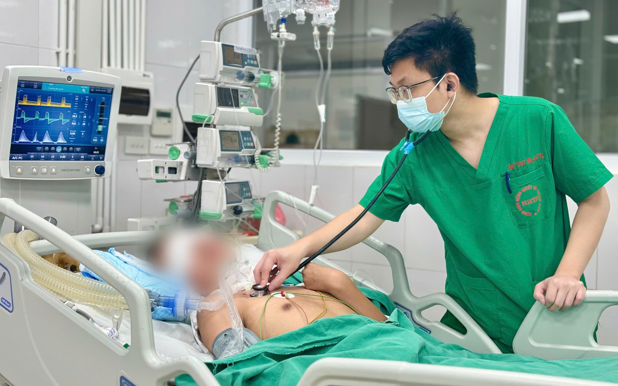 Khám cho người phụ nữ 65 tuổi, bác sĩ phát hiện sự thật bất ngờ - Ảnh 2.