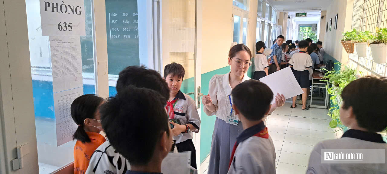 Có nên cấm sử dụng điện thoại trong trường học?- Ảnh 2. Có nên cấm sử dụng điện thoại trong trường học?- Ảnh 2.