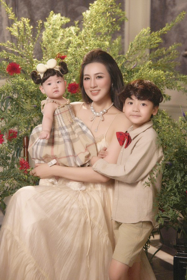 Á hậu "đắt sô" nhất nhì showbiz: Gần 1 thập kỷ hạnh phúc bên chồng kém tuổi - Ảnh 5.