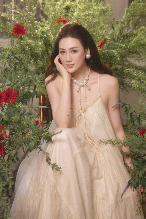 Á hậu "đắt sô" nhất nhì showbiz: Gần 1 thập kỷ hạnh phúc bên chồng kém tuổi - Ảnh 7.
