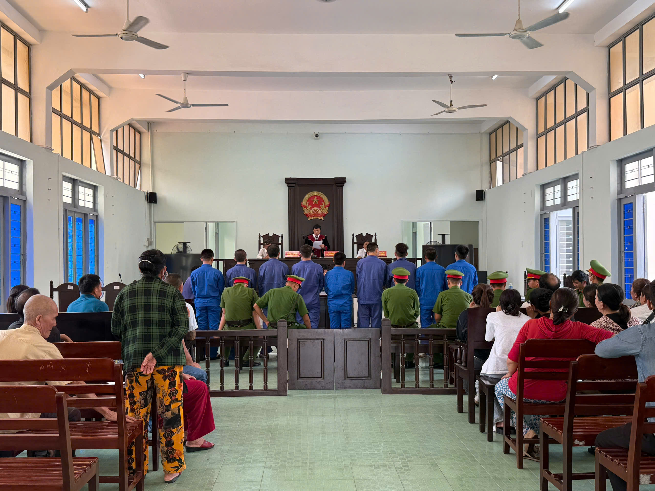 Trả hồ sơ điều tra bổ sung vụ "bay lắc" tại nhà nghỉ ở Lâm Đồng- Ảnh 2. Trả hồ sơ điều tra bổ sung vụ "bay lắc" tại nhà nghỉ ở Lâm Đồng- Ảnh 2.