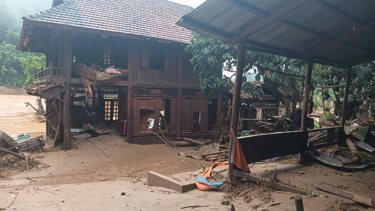 Mưa lũ lịch sử ở Nghệ An khiến 3 người chết, hơn 3.200 nhà bị ngập- Ảnh 5. Mưa lũ lịch sử ở Nghệ An khiến 3 người chết, hơn 3.200 nhà bị ngập- Ảnh 5.