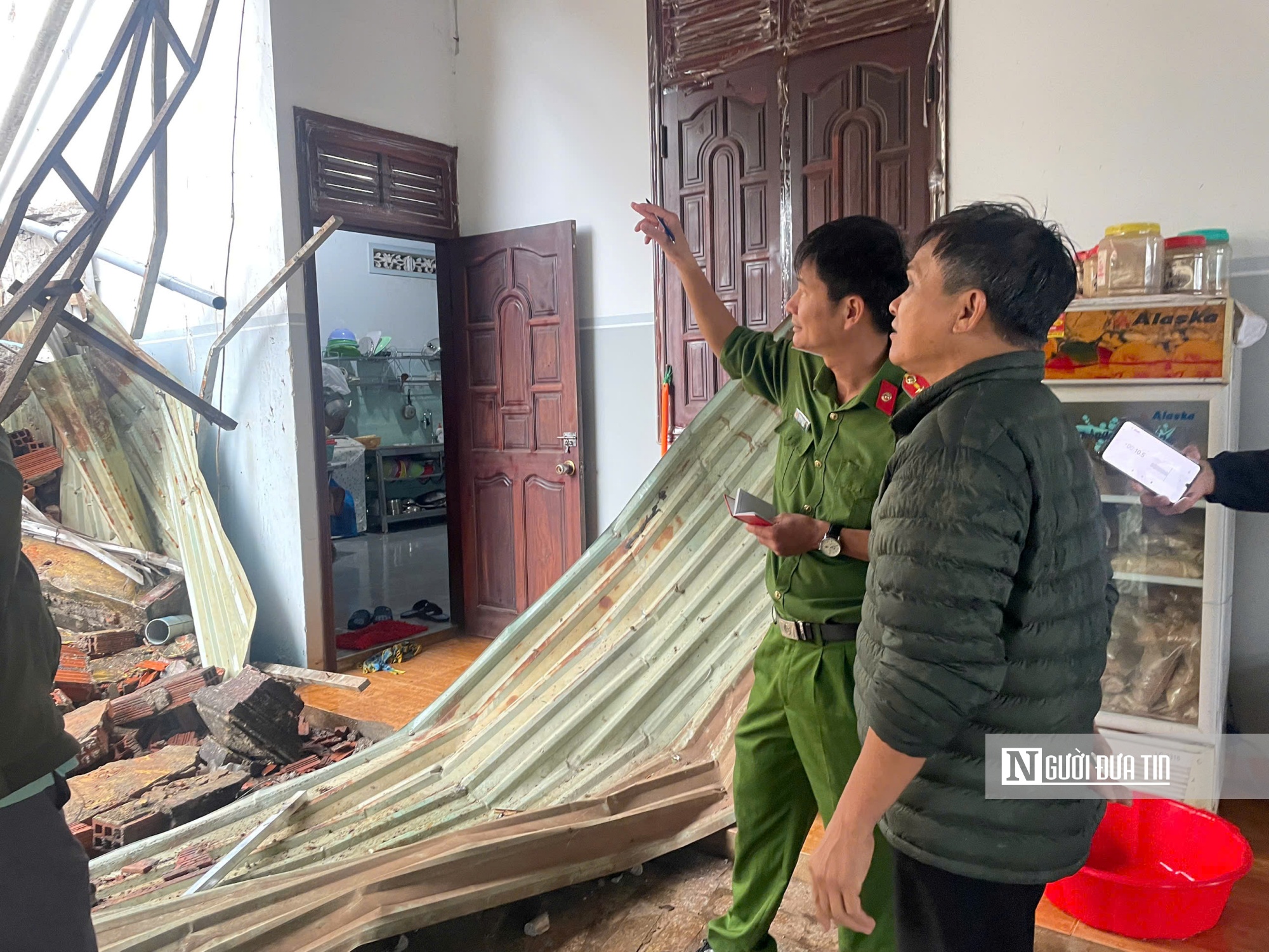Gia Lai:Sập tường rào Bến xe khách Đức Long gây thiệt hại tài sản của dân xung quanh- Ảnh 4.