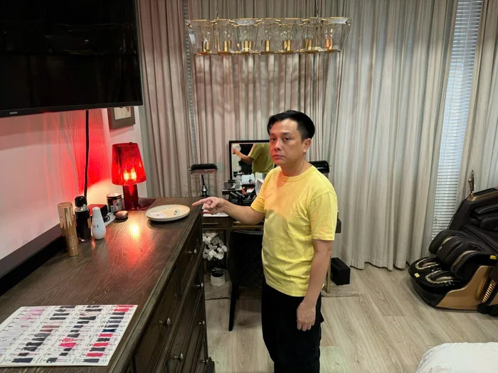 "Anh cả của làng mốt Việt" trước khi vướng vòng lao lý: 1 bộ váy kiếm 500 triệu, hé lộ bên trong cơ ngơi khủng - Ảnh 4.