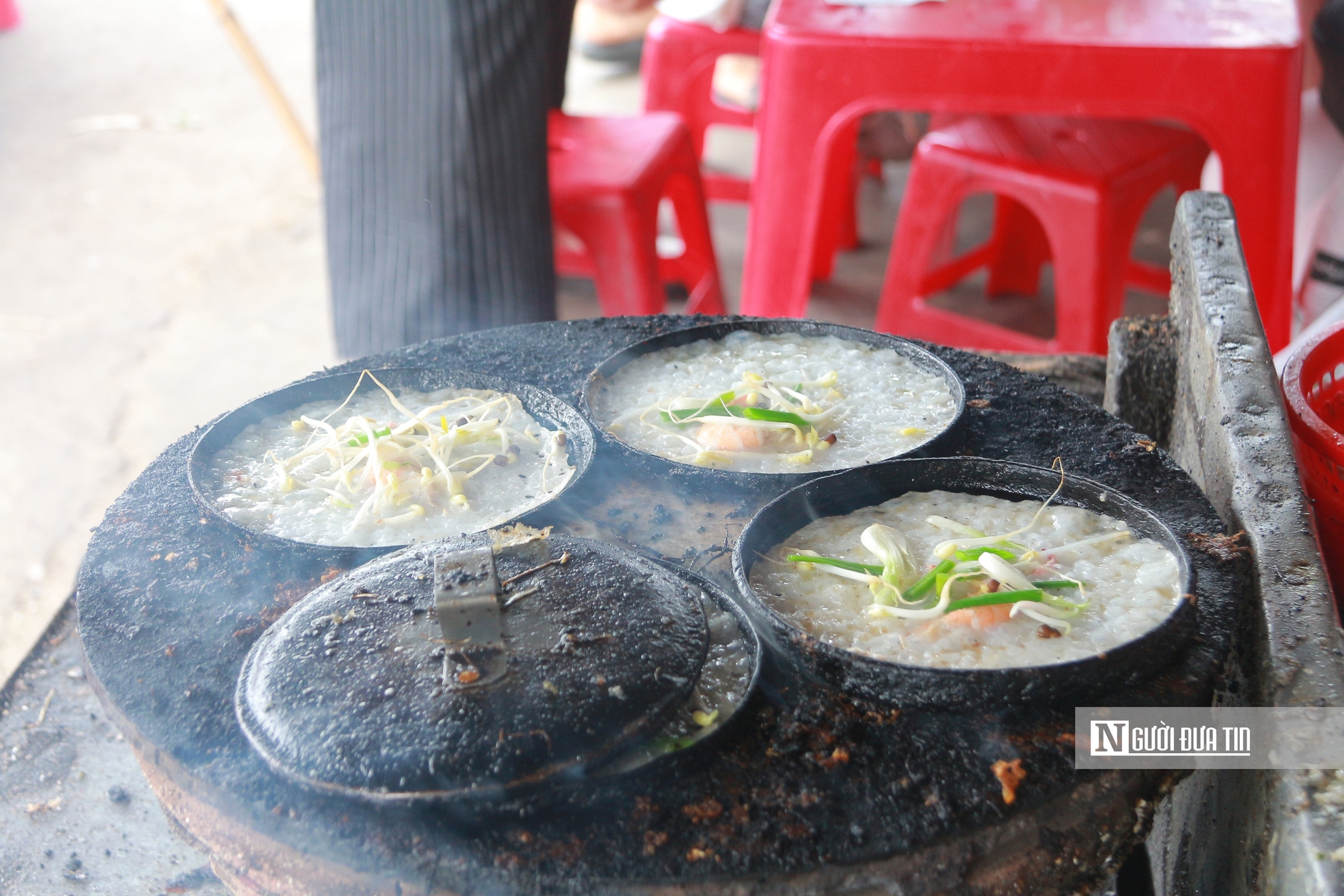 Ăn “sập chợ” chỉ với 50.000 đồng ở chợ “rẻ nhất Việt Nam” - Ảnh 2.