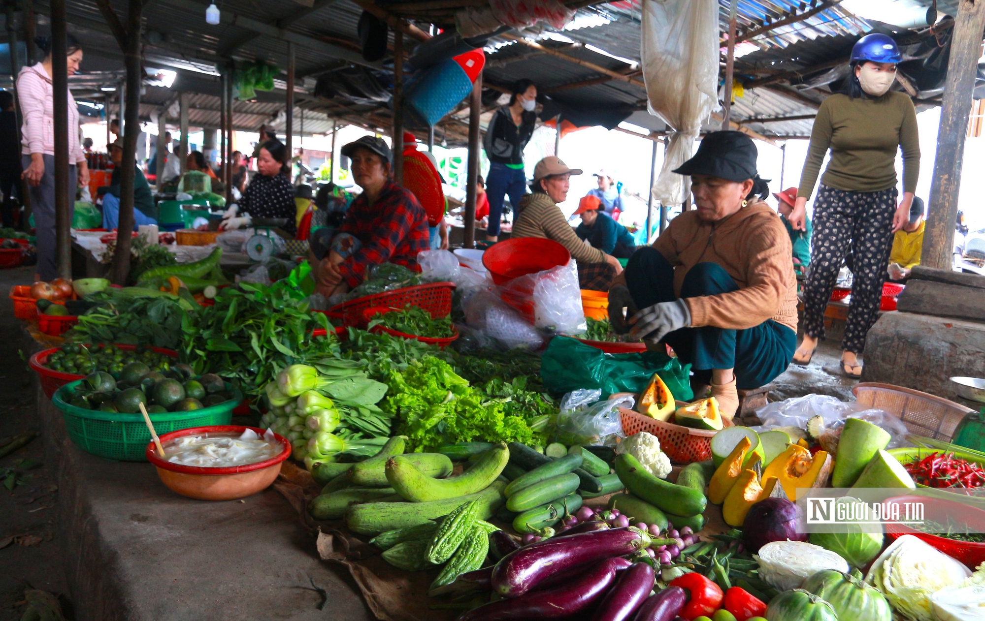Ăn “sập chợ” chỉ với 50.000 đồng ở chợ “rẻ nhất Việt Nam” - Ảnh 13.