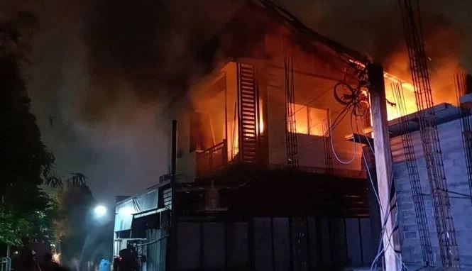 Cháy nhà lúc rạng sáng, 4 người trong một gia đình thiệt mạng - Ảnh 1.