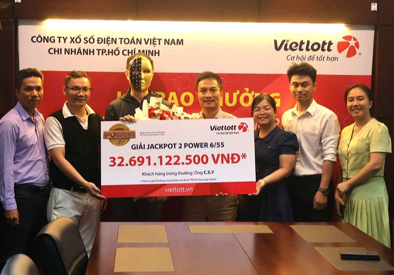 Bản tin 25/7: Một người nước ngoài sống tại Tp.HCM trúng Vietlott gần 33 tỷ đồng - Ảnh 1.