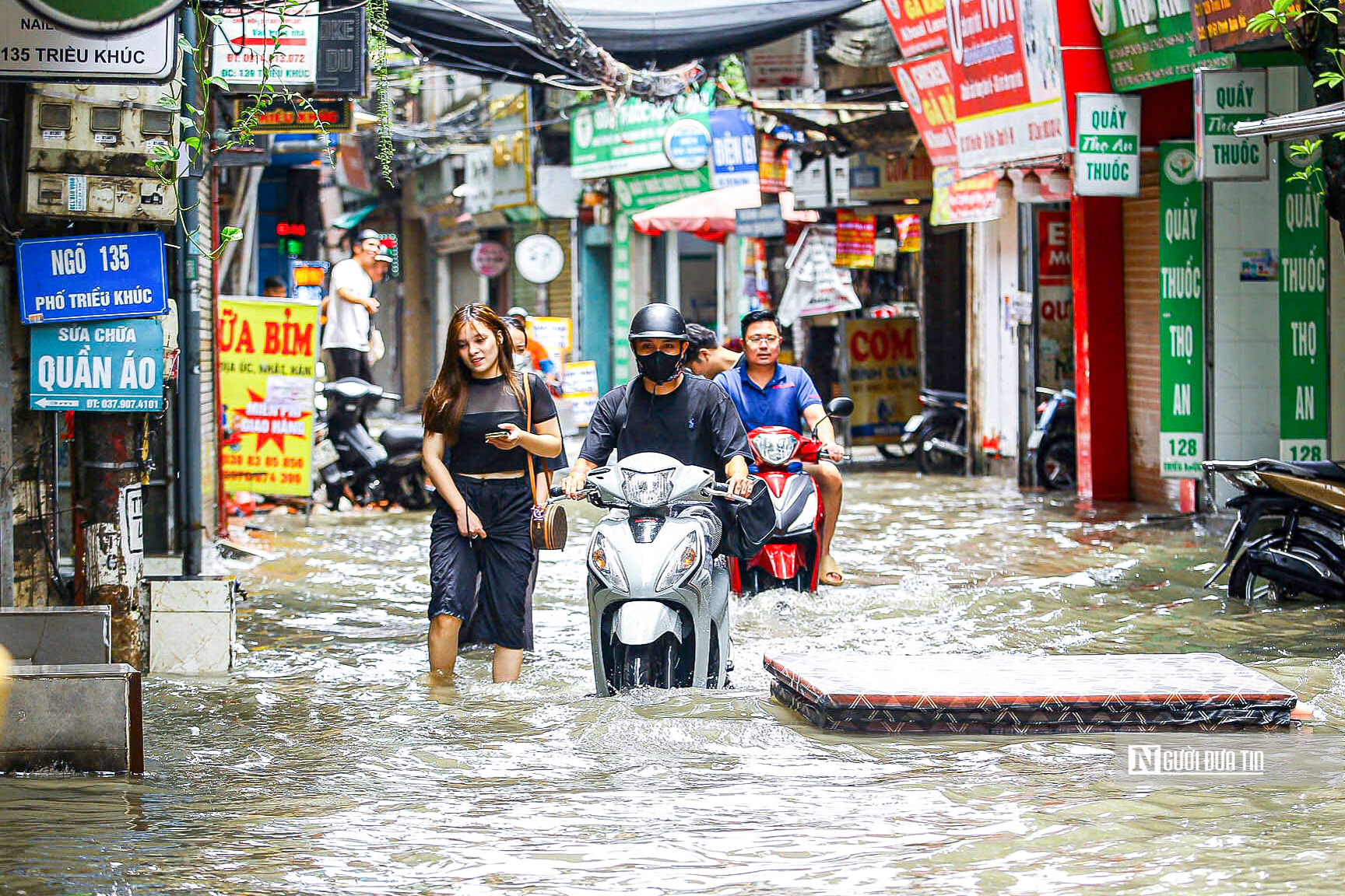 Hà Nội: Loạt phương chết máy sau trận mưa lớn- Ảnh 1.