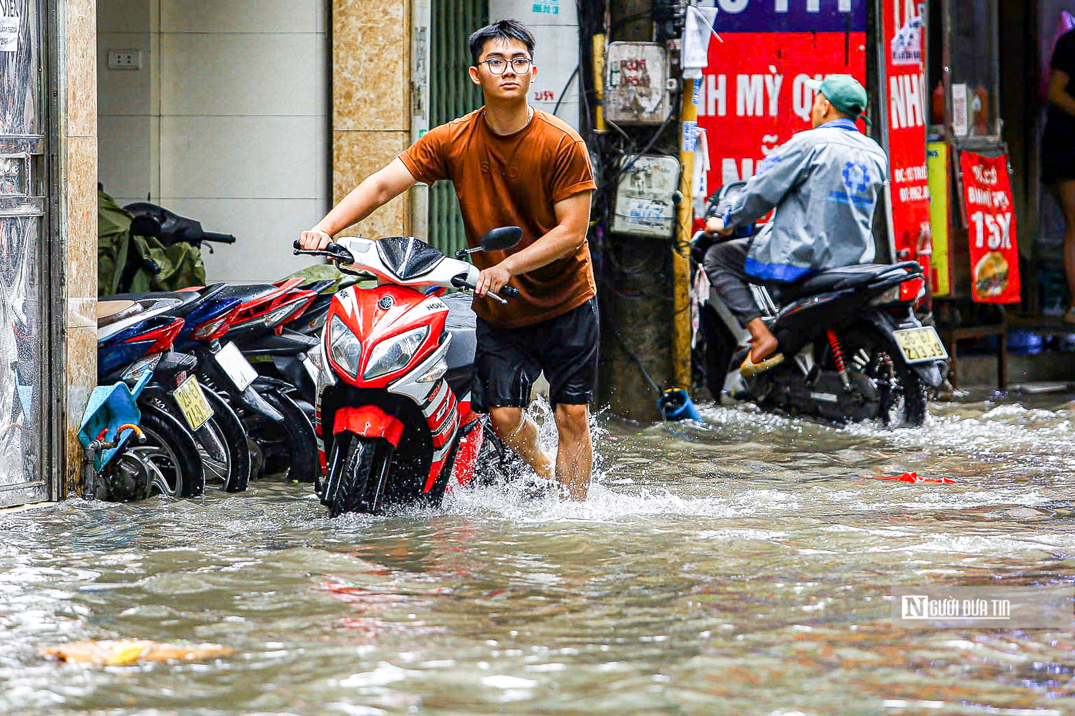 Hà Nội: Loạt phương chết máy sau trận mưa lớn- Ảnh 4.