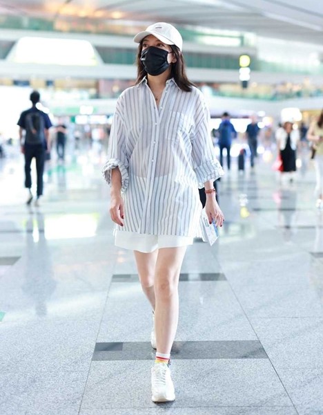 Sắc vóc con gái Triệu Vy ở tuổi 15 gây ngỡ ngàng - Ảnh 9.