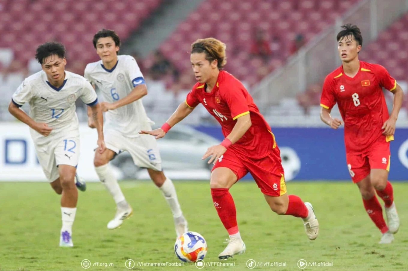 U23 Việt Nam ngược dòng đánh bại U23 Philippines - Ảnh 1.