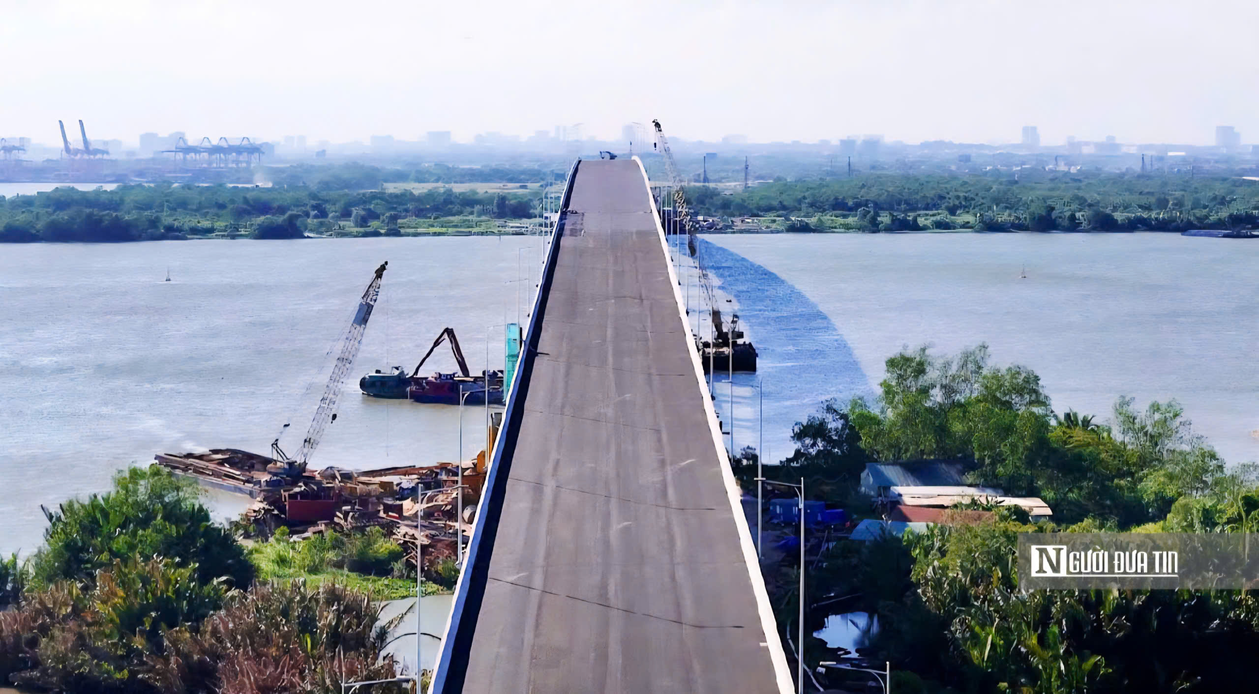 Xuyên đêm thi công cầu Nhơn Trạch, "mảnh ghép" trọng yếu của Vành đai 3 Tp.HCM- Ảnh 16. Xuyên đêm thi công cầu Nhơn Trạch, "mảnh ghép" trọng yếu của Vành đai 3 Tp.HCM- Ảnh 16.