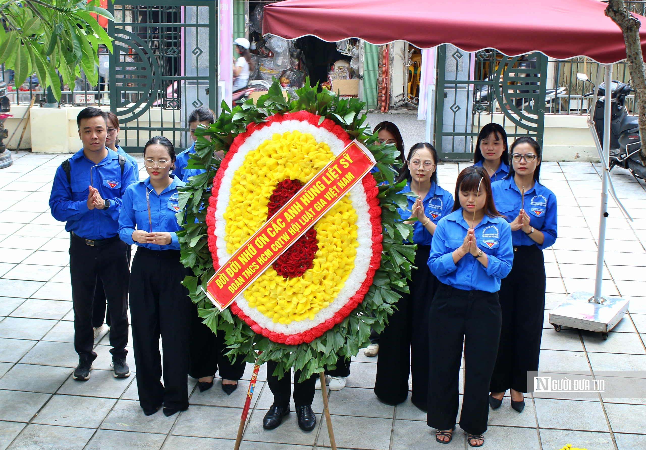 Đoàn Thanh niên Hội Luật gia Việt Nam tưởng niệm các anh hùng liệt sĩ dịp 27/7 - Ảnh 11.