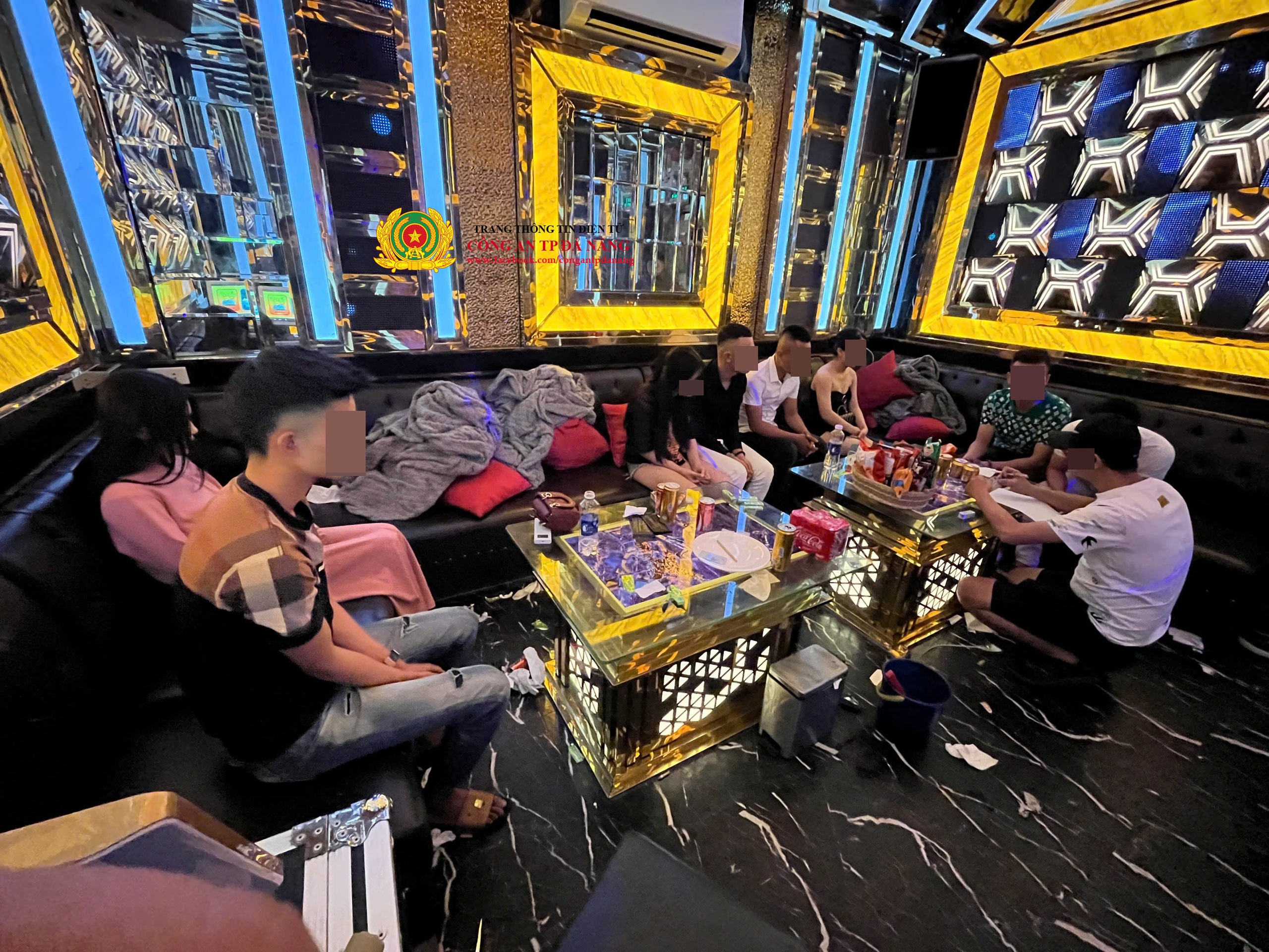 Liên tiếp phát hiện các nhóm nam nữ 'bay lắc' bằng ma trong quán karaoke - Ảnh 1.