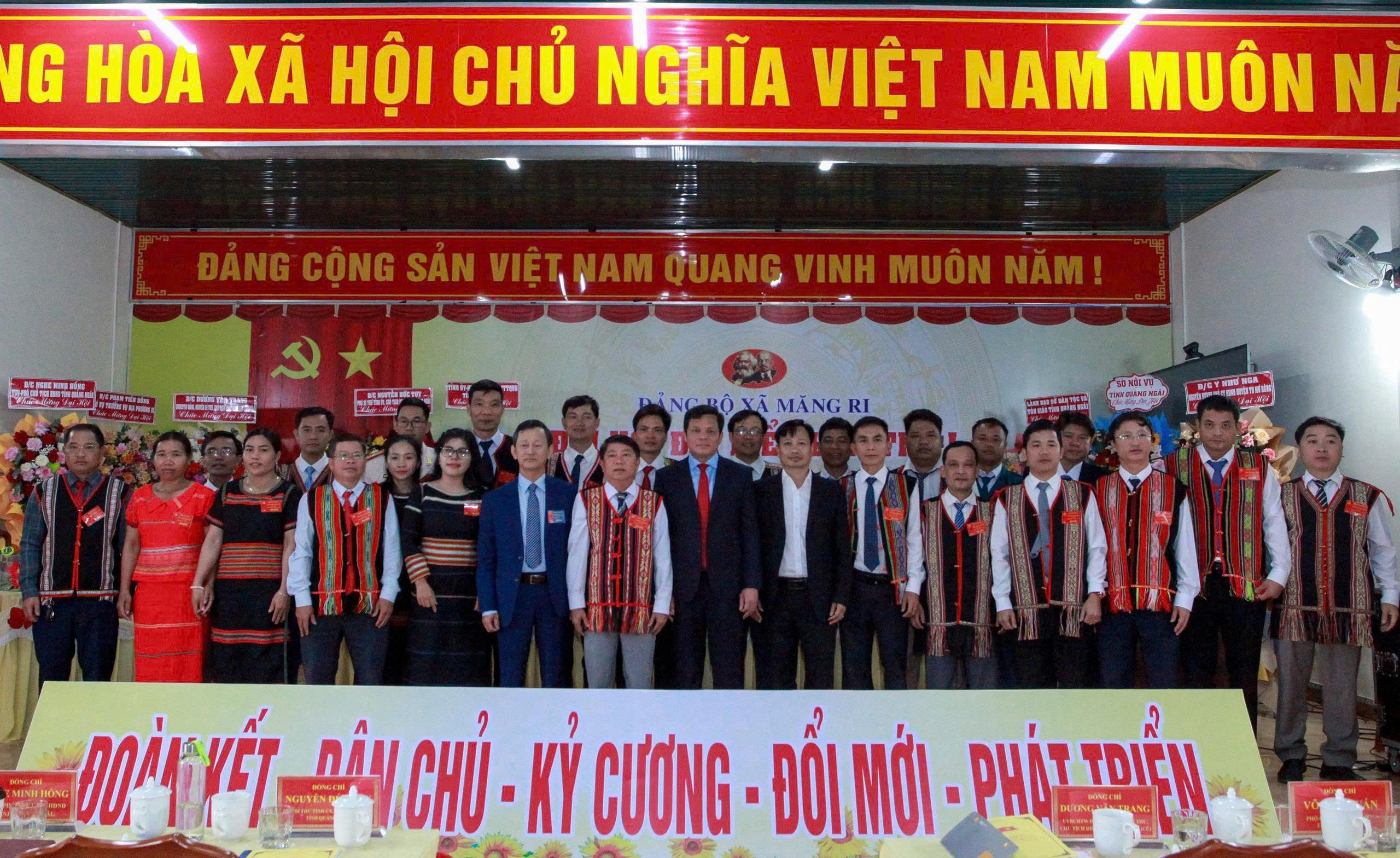 Đại hội Đảng lần thứ I - Khát vọng vươn lên của xã vùng đất Sâm Ngọc Linh- Ảnh 4. Đại hội Đảng lần thứ I - Khát vọng vươn lên của xã vùng đất Sâm Ngọc Linh- Ảnh 4.