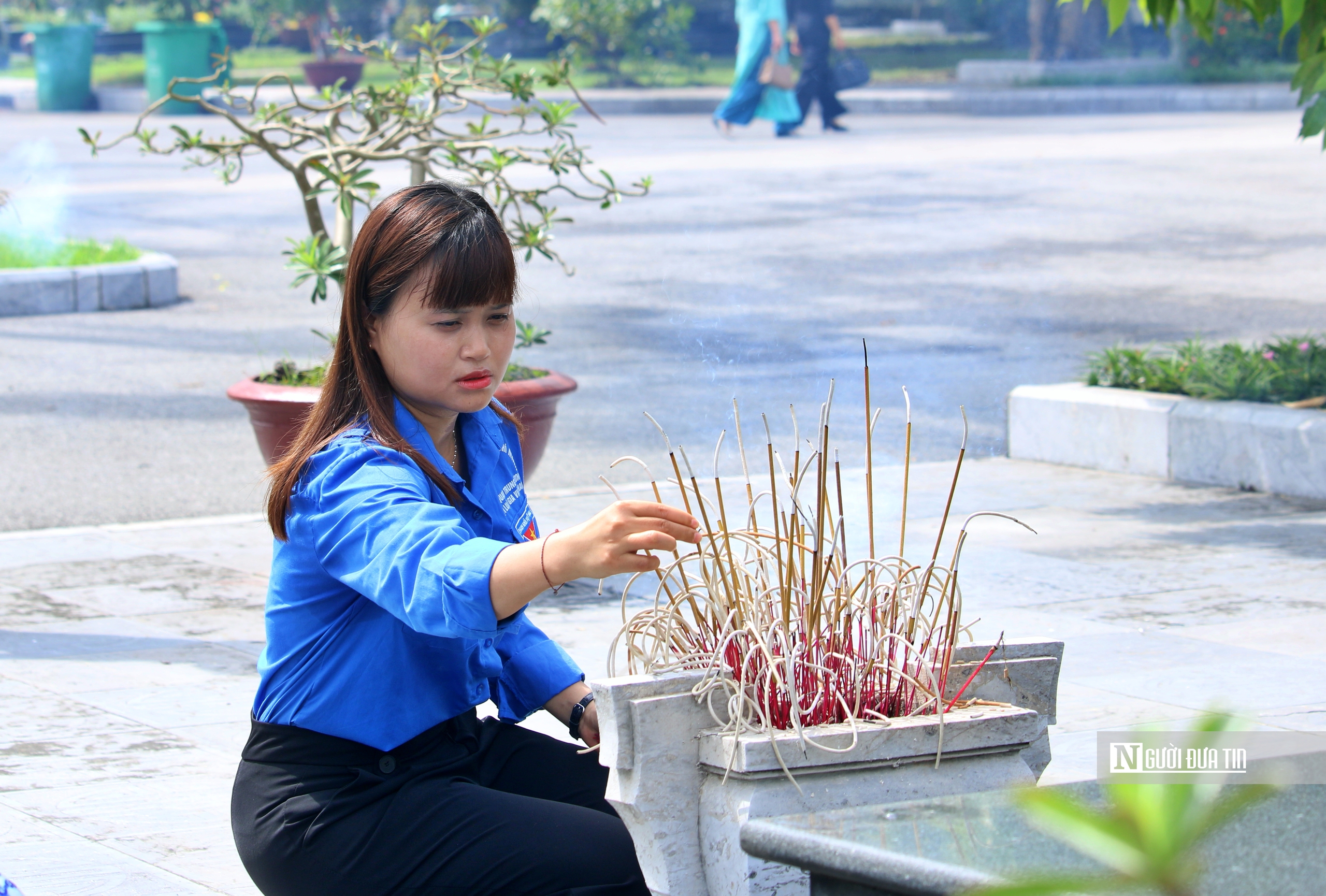 Đoàn Thanh niên Hội Luật gia Việt Nam tưởng niệm các anh hùng liệt sĩ dịp 27/7 - Ảnh 8.