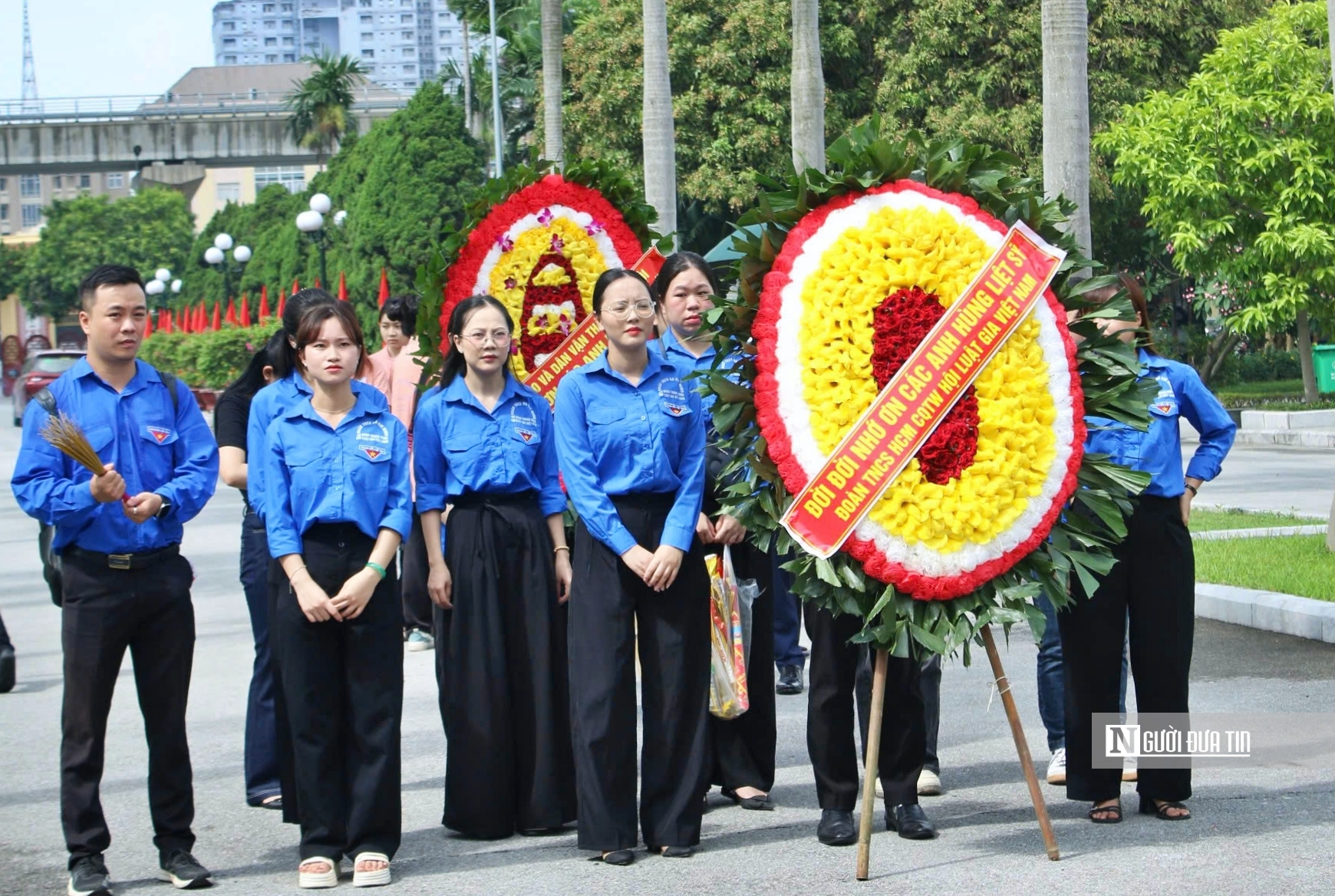 Đoàn Thanh niên Hội Luật gia Việt Nam tưởng niệm các anh hùng liệt sĩ dịp 27/7 - Ảnh 1.