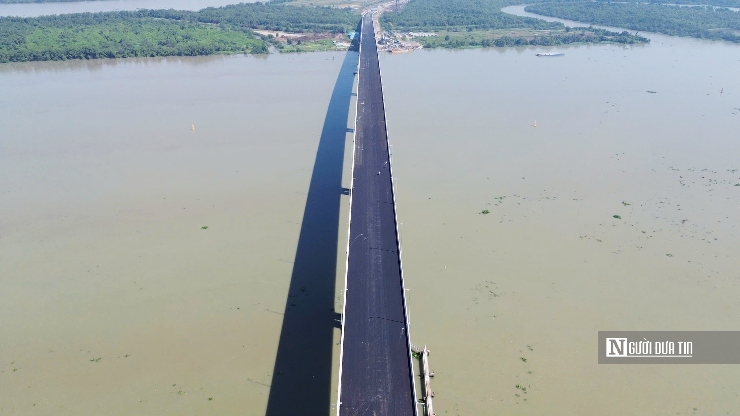 Xuyên đêm thi công cầu Nhơn Trạch, "mảnh ghép" trọng yếu của Vành đai 3 Tp.HCM- Ảnh 11. Xuyên đêm thi công cầu Nhơn Trạch, "mảnh ghép" trọng yếu của Vành đai 3 Tp.HCM- Ảnh 11.