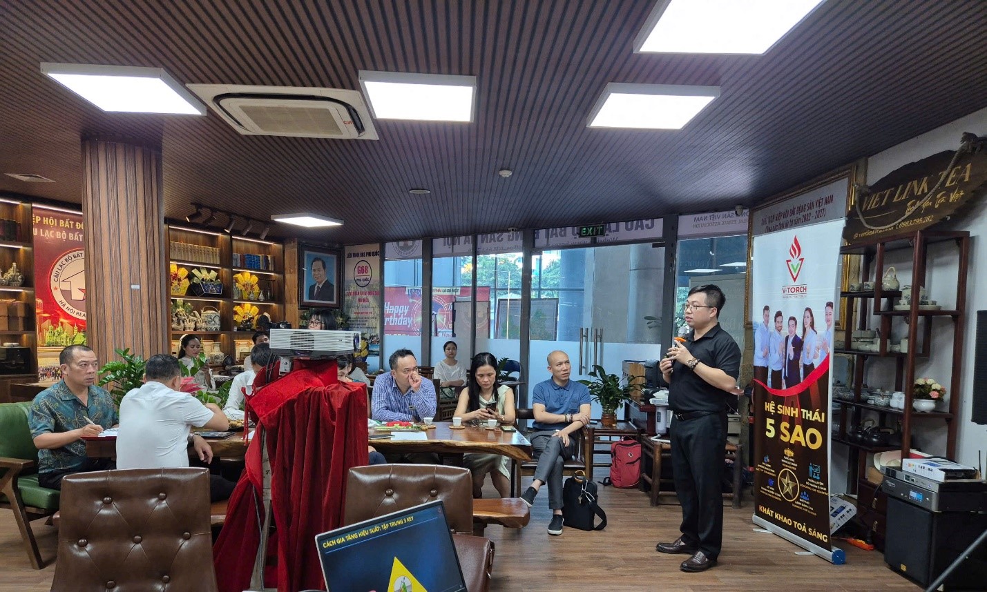 Doanh nghiệp bứt phá kỷ nguyên số với sự đồng hành của Chuyên gia Robert Tuấn và GS.TS Nguyễn Đình Chiến- Ảnh 6. Doanh nghiệp bứt phá kỷ nguyên số với sự đồng hành của Chuyên gia Robert Tuấn và GS.TS Nguyễn Đình Chiến- Ảnh 6.