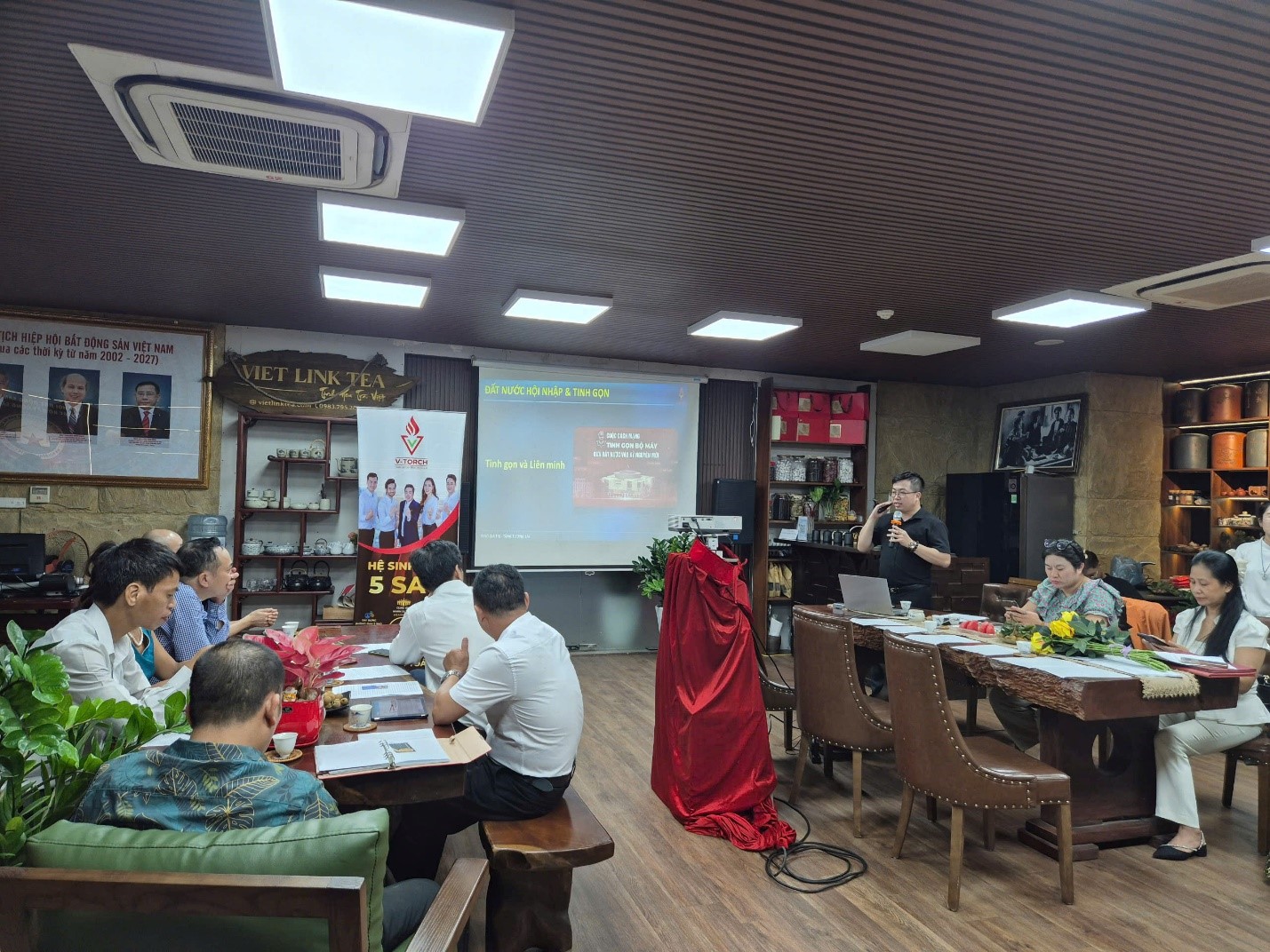 Doanh nghiệp bứt phá kỷ nguyên số với sự đồng hành của Chuyên gia Robert Tuấn và GS.TS Nguyễn Đình Chiến- Ảnh 7. Doanh nghiệp bứt phá kỷ nguyên số với sự đồng hành của Chuyên gia Robert Tuấn và GS.TS Nguyễn Đình Chiến- Ảnh 7.
