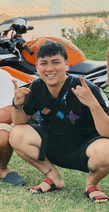 Hoài Lâm bị "team qua đường" bắt gặp, diện mạo hiện tại gây bất ngờ - Ảnh 6.