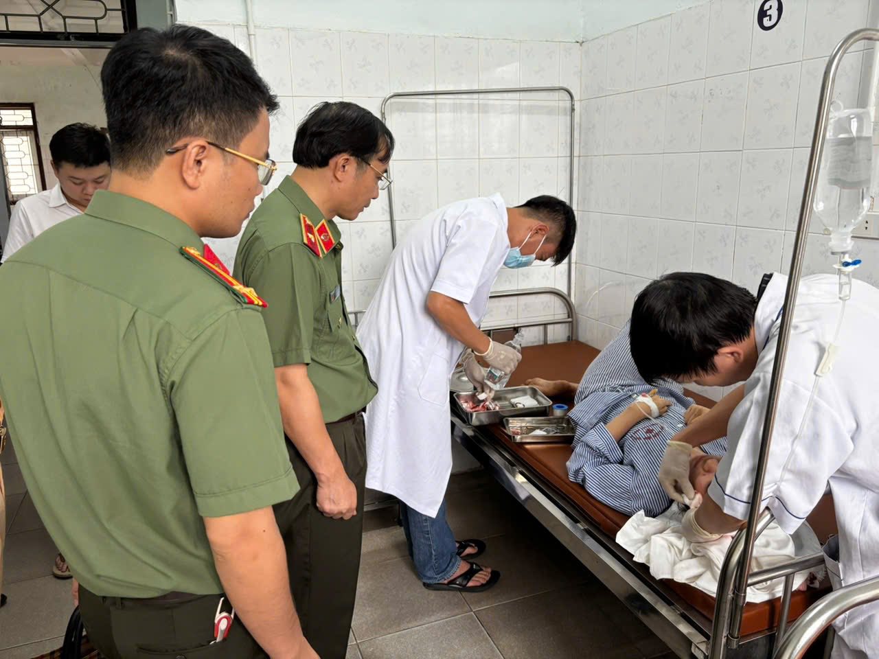 Ủy ban ATGT Quốc gia đề nghị sớm điều tra, làm rõ nguyên nhân vụ tai nạn lật xe ở Hà Tĩnh- Ảnh 3. Ủy ban ATGT Quốc gia đề nghị sớm điều tra, làm rõ nguyên nhân vụ tai nạn lật xe ở Hà Tĩnh- Ảnh 3.