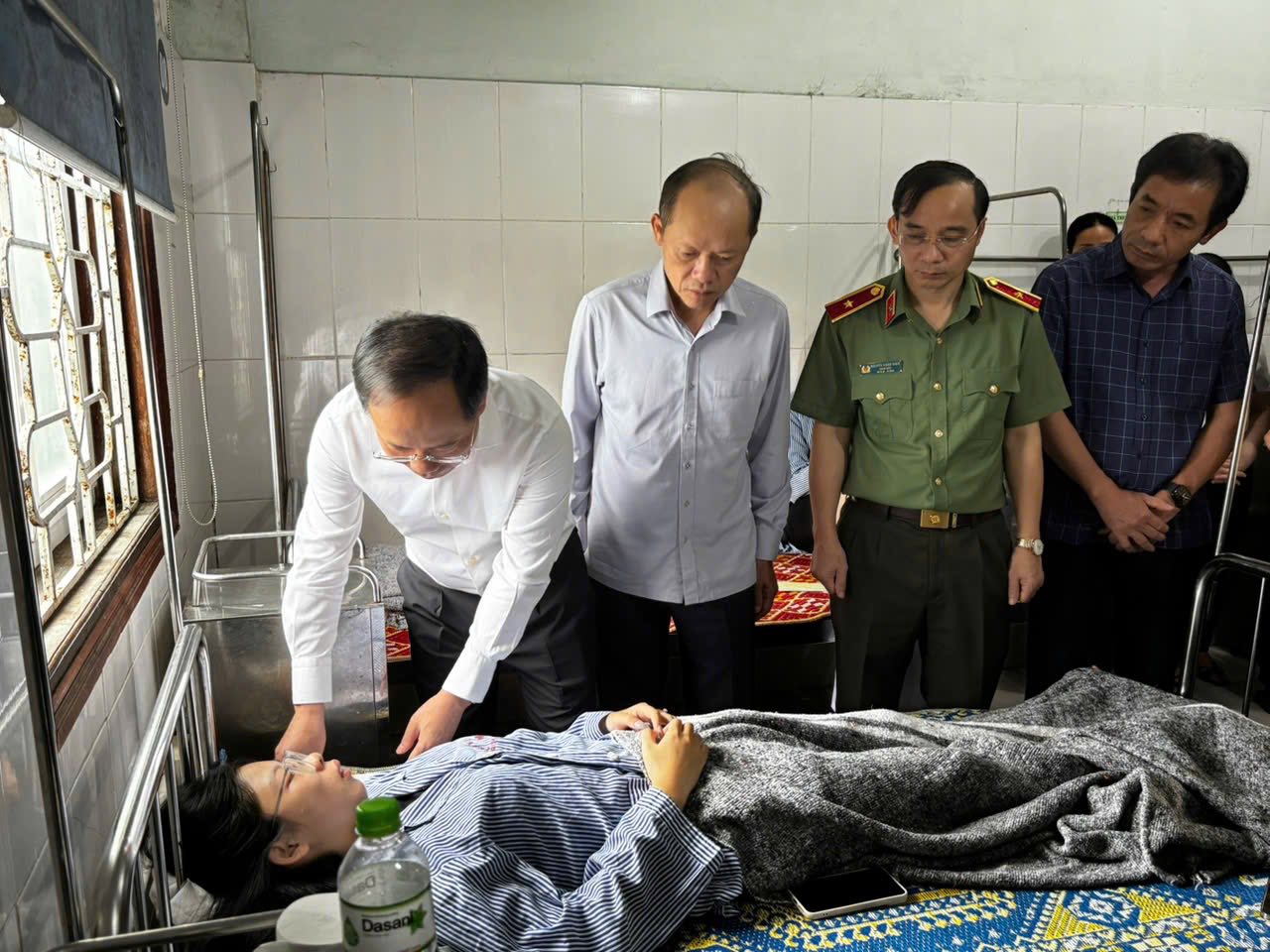 Ủy ban ATGT Quốc gia đề nghị sớm điều tra, làm rõ nguyên nhân vụ tai nạn lật xe ở Hà Tĩnh- Ảnh 4. Ủy ban ATGT Quốc gia đề nghị sớm điều tra, làm rõ nguyên nhân vụ tai nạn lật xe ở Hà Tĩnh- Ảnh 4.