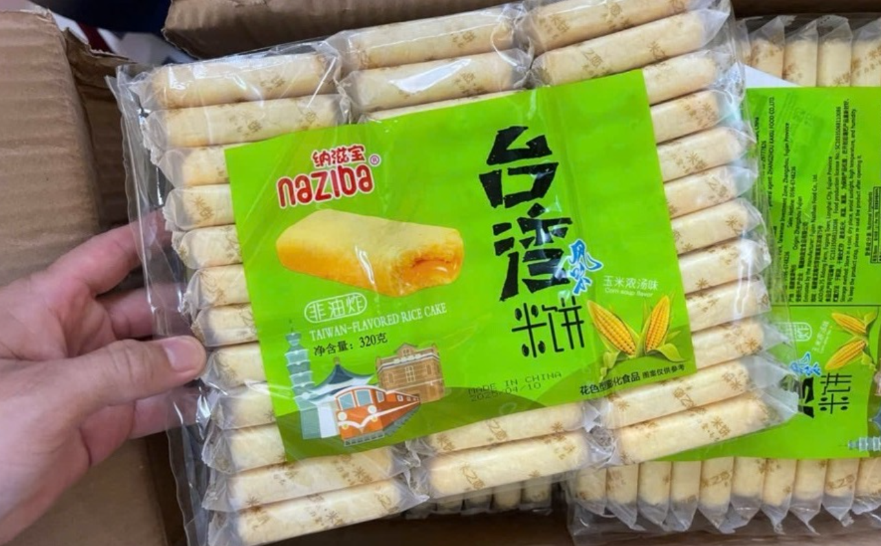 Nước tăng lực Thái, bánh Trung Quốc không rõ nguồn gốc bày bán tại Đà Nẵng- Ảnh 2. Nước tăng lực Thái, bánh Trung Quốc không rõ nguồn gốc bày bán tại Đà Nẵng- Ảnh 2.