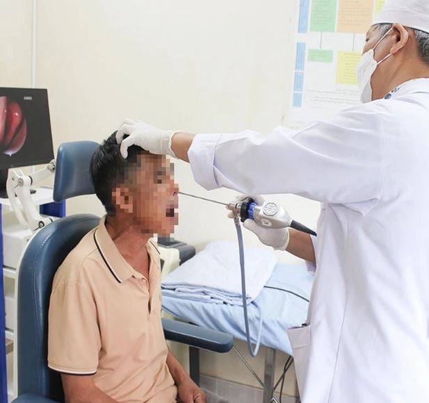 Chảy máu mũi kéo dài, đi khám, người đàn ông 53 tuổi phát hiện bí mật đáng sợ - Ảnh 1.