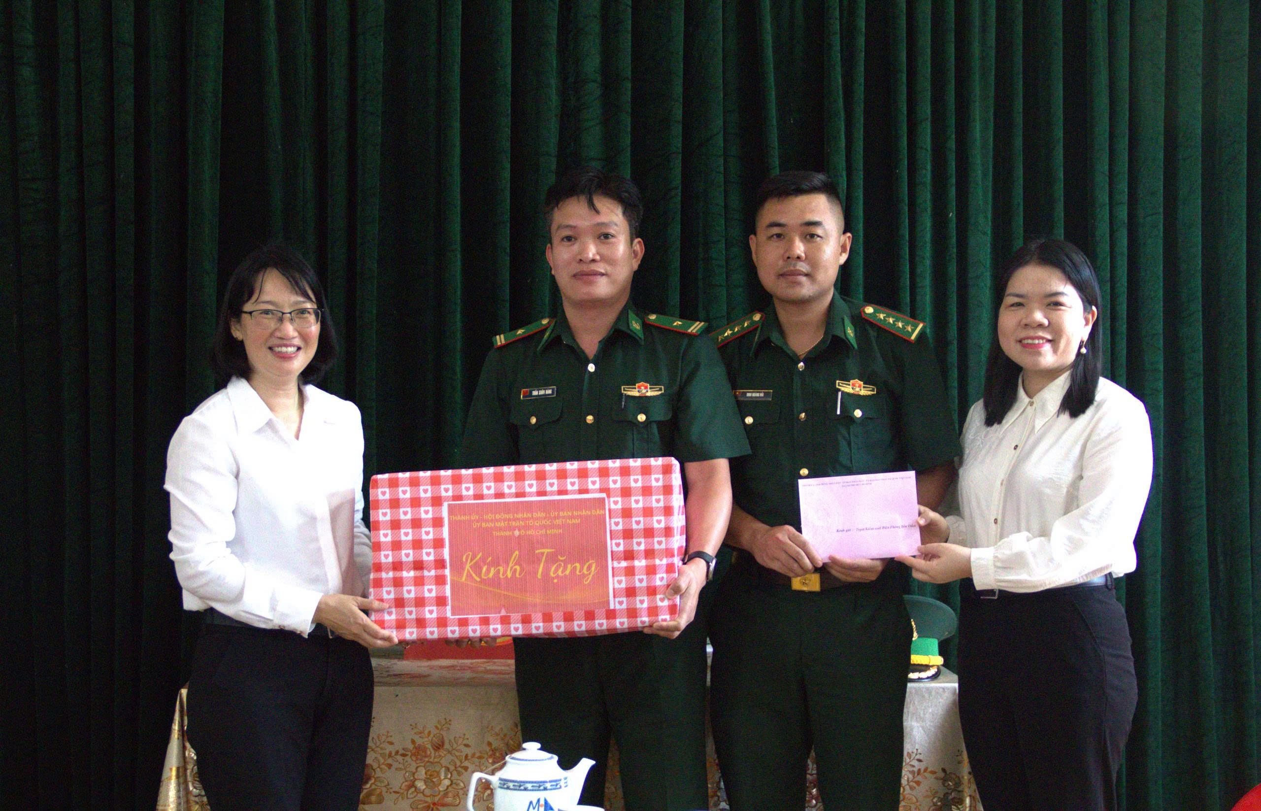 Lãnh đạo Tp.HCM thăm, tri ân các gia đình chính sách- Ảnh 16.