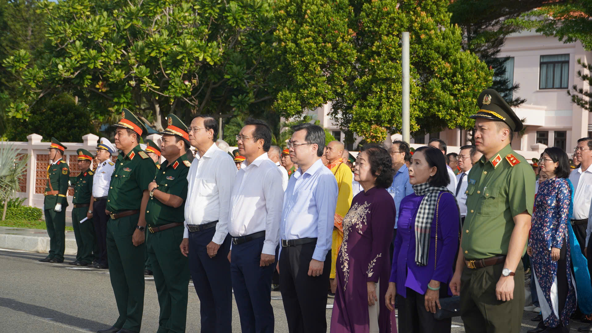 Lãnh đạo Tp.HCM thăm, tri ân các gia đình chính sách- Ảnh 1.
