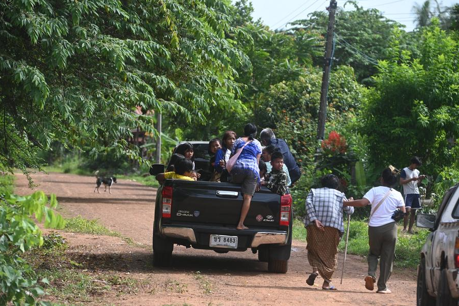 Campuchia kêu gọi “ngừng bắn ngay lập tức”, Thái Lan nói giao tranh đã bắt đầu lắng dịu - Ảnh 1.