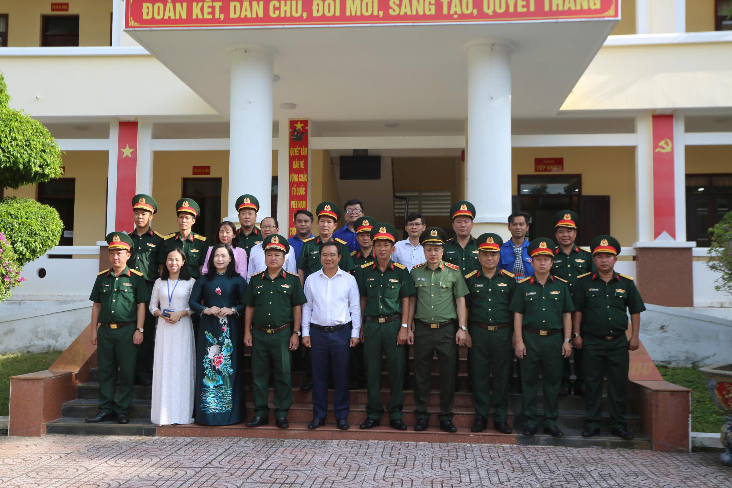 Lãnh đạo Tp.HCM thăm, tri ân các gia đình chính sách- Ảnh 8.