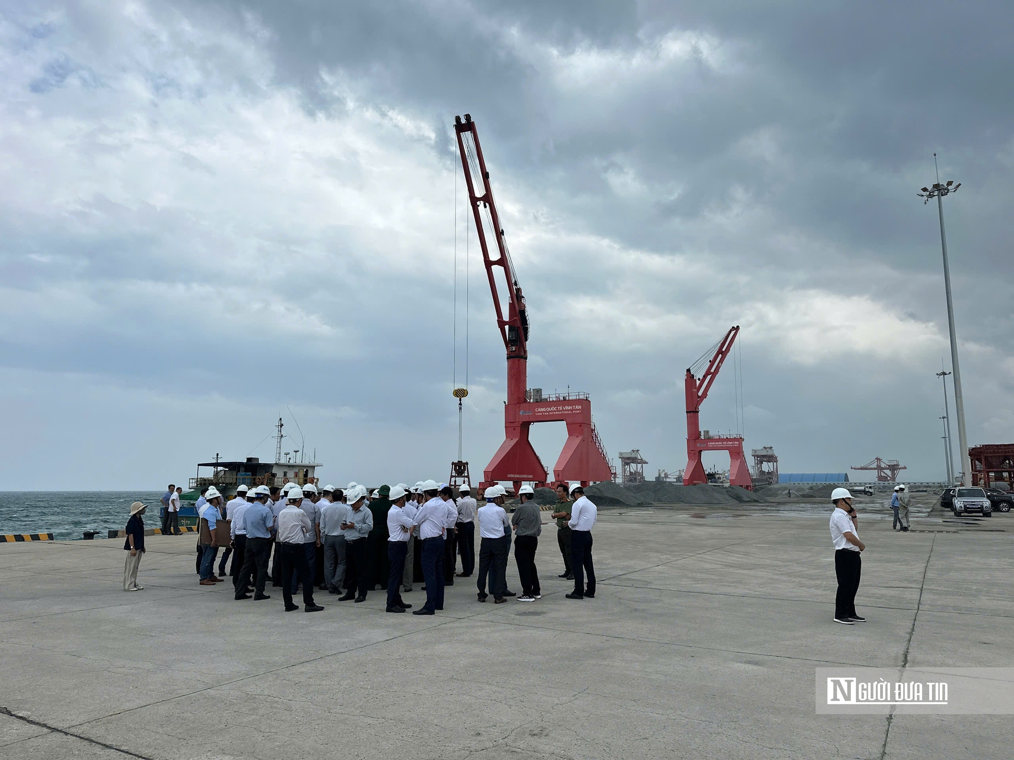 Chủ tịch UBND tỉnh Lâm Đồng khảo sát Cảng quốc tế tổng hợp Vĩnh Tân, vốn đầu tư hơn 2.200 tỷ đồng- Ảnh 2. Chủ tịch UBND tỉnh Lâm Đồng khảo sát Cảng quốc tế tổng hợp Vĩnh Tân, vốn đầu tư hơn 2.200 tỷ đồng- Ảnh 2.
