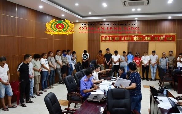 Khởi tố 14 đối tượng trong đường dây cá độ bóng đá hơn 350 tỷ đồng- Ảnh 1. Khởi tố 14 đối tượng trong đường dây cá độ bóng đá hơn 350 tỷ đồng- Ảnh 1.
