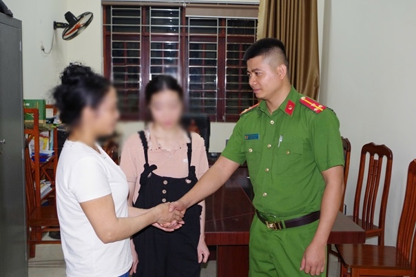 Nhiều cô gái trẻ bị kẻ lừa đảo đe dọa, ép chụp ảnh để tống tiền gia đình- Ảnh 3. Nhiều cô gái trẻ bị kẻ lừa đảo đe dọa, ép chụp ảnh để tống tiền gia đình- Ảnh 3.