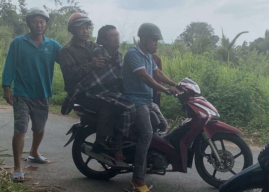 Video hy hữu nam thanh niên đột nhập nhà dân, lục tung đồ rồi nằm ngủ trên giường- Ảnh 2. Video hy hữu nam thanh niên đột nhập nhà dân, lục tung đồ rồi nằm ngủ trên giường- Ảnh 2.