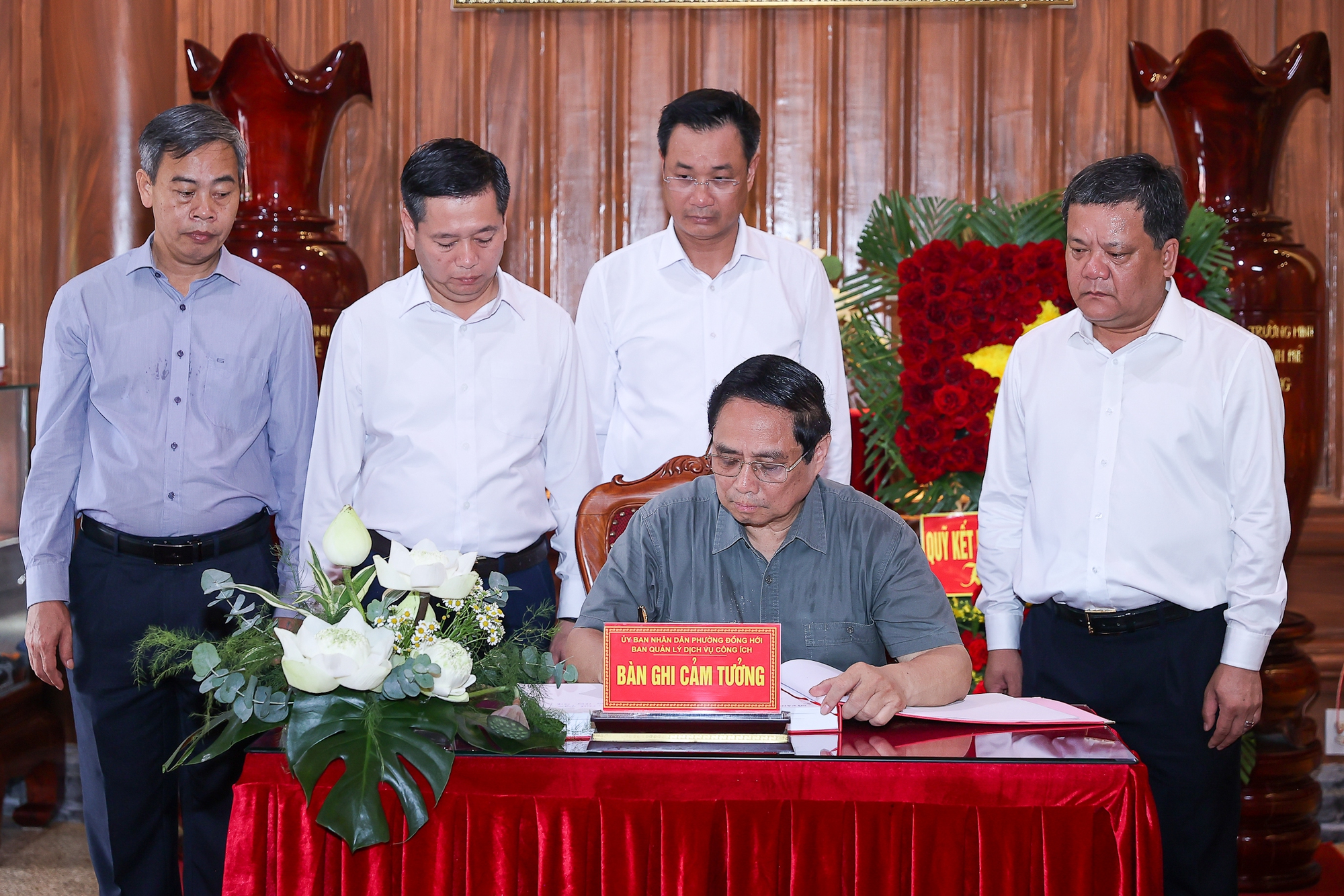 Thủ tướng tưởng nhớ, tri ân Chủ tịch Hồ Chí Minh và các Anh hùng liệt sĩ tại Quảng Trị- Ảnh 3.
