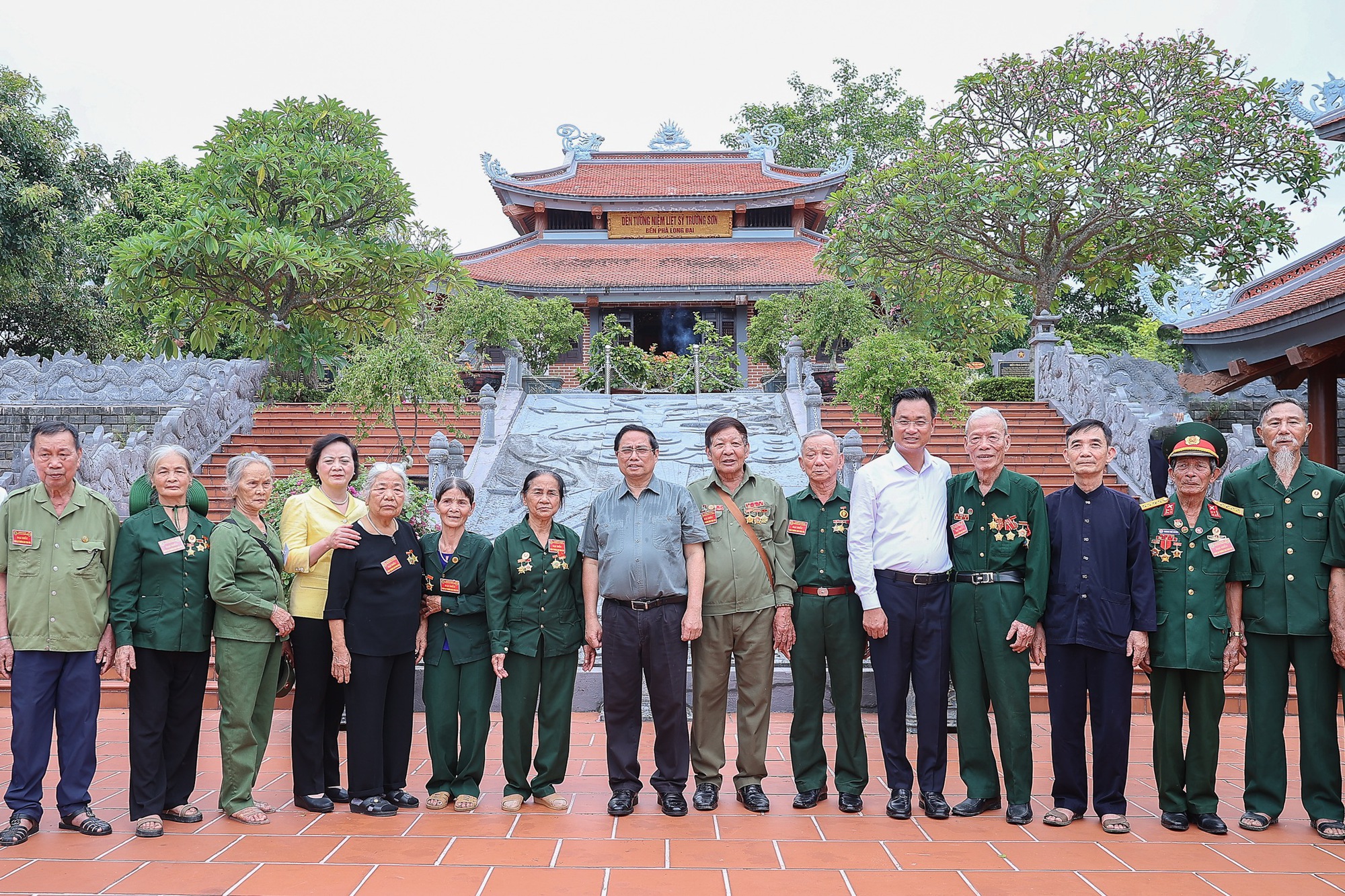 Thủ tướng tưởng nhớ, tri ân Chủ tịch Hồ Chí Minh và các Anh hùng liệt sĩ tại Quảng Trị- Ảnh 7.