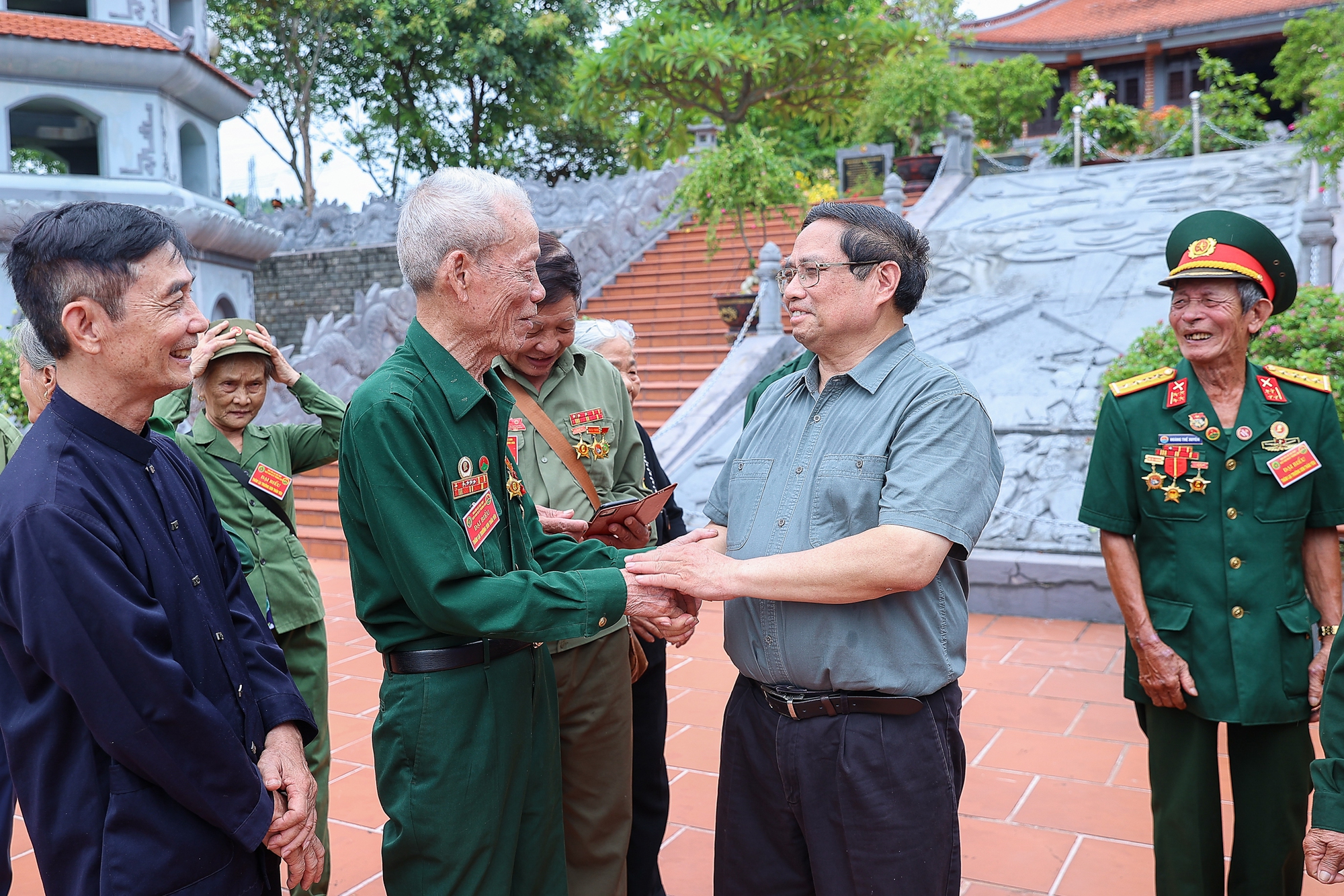 Thủ tướng tưởng nhớ, tri ân Chủ tịch Hồ Chí Minh và các Anh hùng liệt sĩ tại Quảng Trị- Ảnh 8.