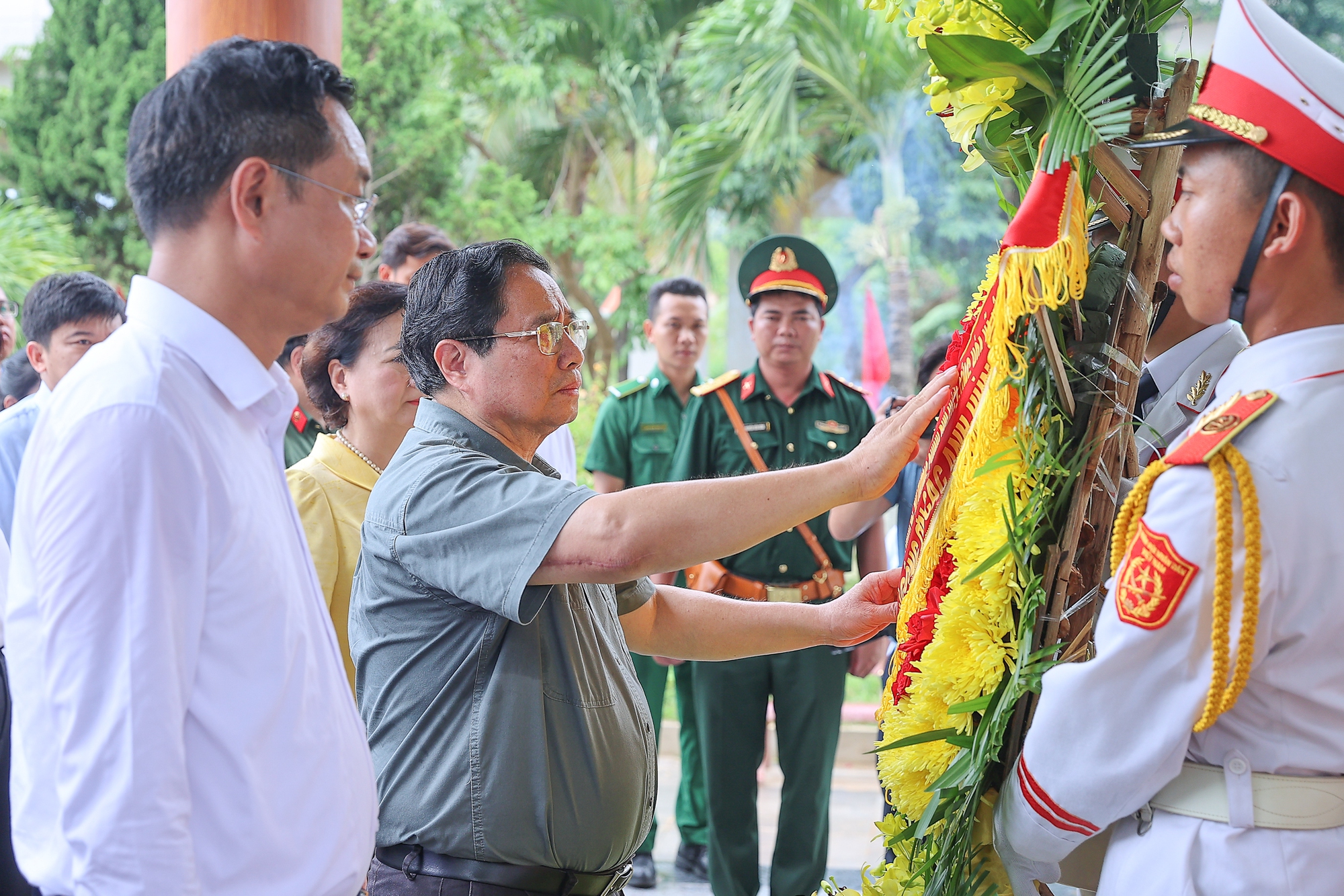 Thủ tướng tưởng nhớ, tri ân Chủ tịch Hồ Chí Minh và các Anh hùng liệt sĩ tại Quảng Trị- Ảnh 6.