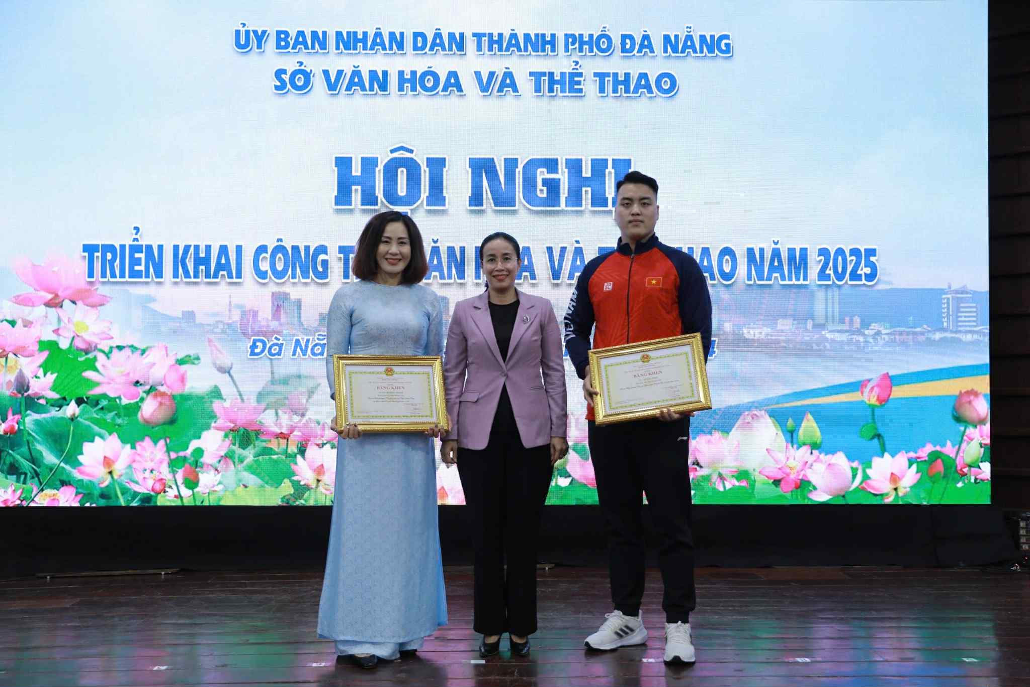 Từ cậu bé mê game đến nhà vô địch thế giới 4 lần, nhận Huân chương Lao động hạng Nhất- Ảnh 3. Từ cậu bé mê game đến nhà vô địch thế giới 4 lần, nhận Huân chương Lao động hạng Nhất- Ảnh 3.