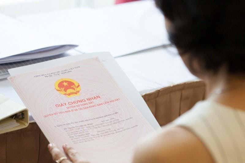 Sang tên sổ đỏ phải biết những lưu ý quan trọng này theo quy định mới - Ảnh 1.