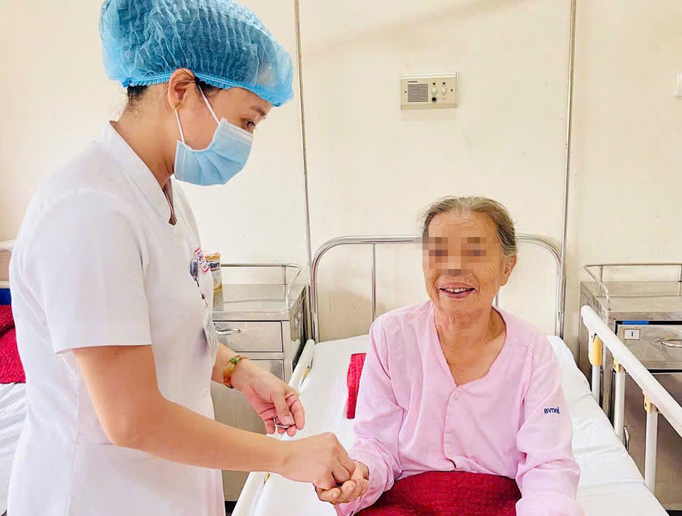 Thông tin mới vụ hàng chục người nhập viện sau khi đi ăn giỗ ở Huế- Ảnh 1. Thông tin mới vụ hàng chục người nhập viện sau khi đi ăn giỗ ở Huế- Ảnh 1.
