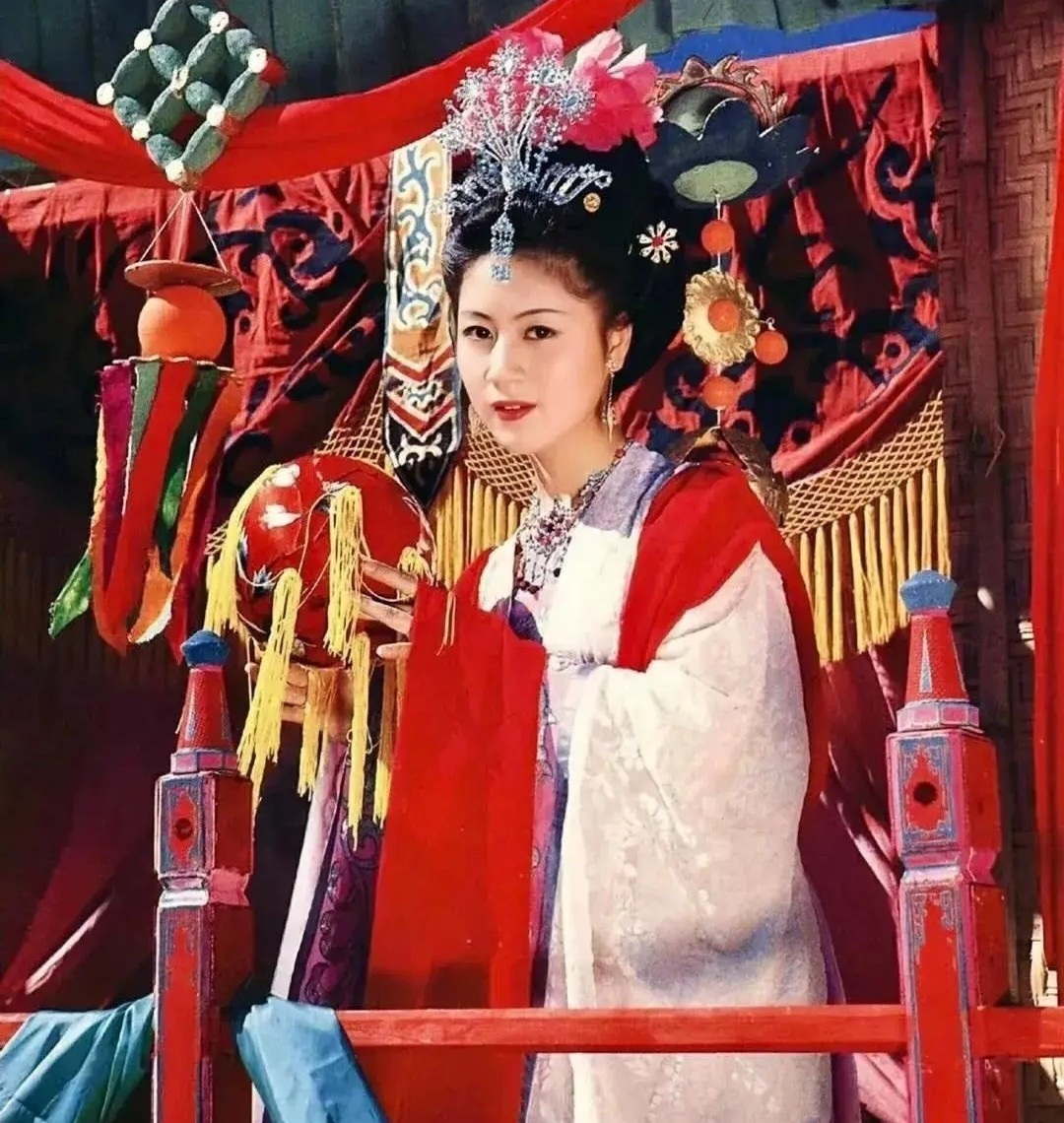 Góc khuất ít người biết về cuộc của mẹ Đường Tăng trong Tây du ký 1986 - Ảnh 3. Góc khuất ít người biết về cuộc của mẹ Đường Tăng trong Tây du ký 1986 - Ảnh 3.