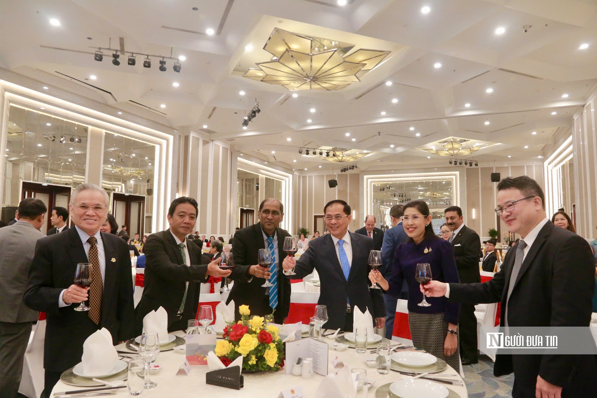 Tiệc chiêu đãi kỷ niệm 30 năm Việt Nam gia nhập ASEAN- Ảnh 4. Tiệc chiêu đãi kỷ niệm 30 năm Việt Nam gia nhập ASEAN- Ảnh 4.
