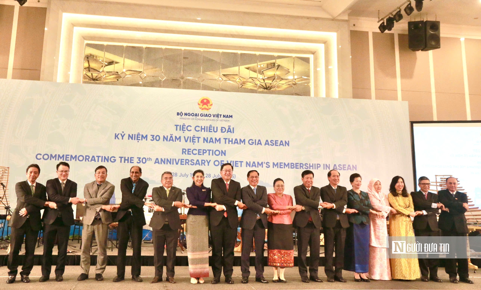 Tiệc chiêu đãi kỷ niệm 30 năm Việt Nam gia nhập ASEAN- Ảnh 7. Tiệc chiêu đãi kỷ niệm 30 năm Việt Nam gia nhập ASEAN- Ảnh 7.