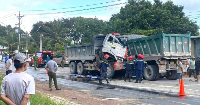 Hai xe ben đâm trực diện, 1 người tử vong- Ảnh 1.