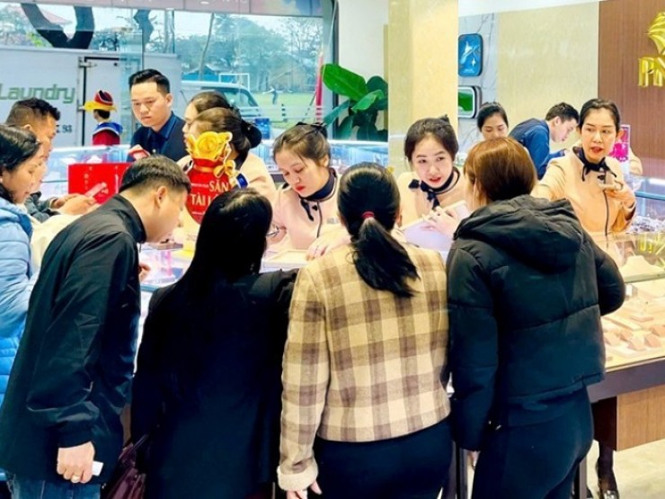 PNJ hụt thu từ vàng 24K và vàng miếng, tồn kho tiếp tục phình to - Ảnh 1.